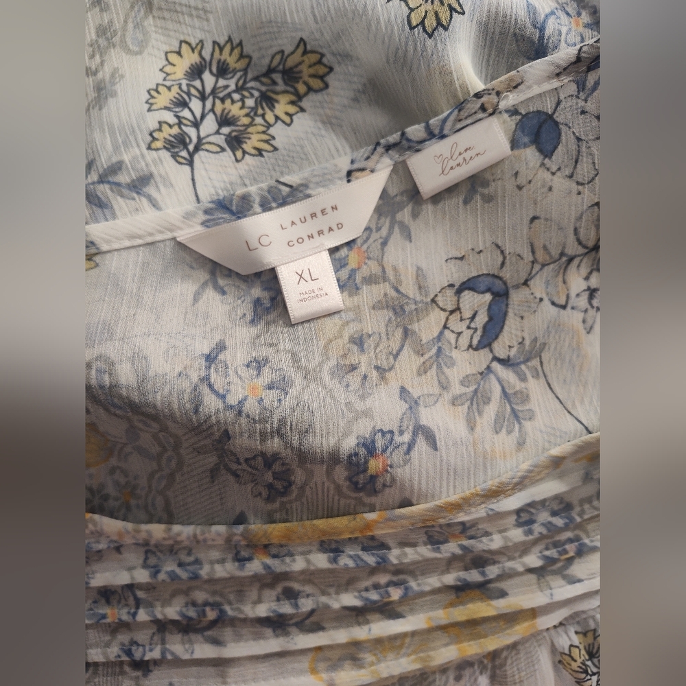 LC Lauren Conrad Floral Sheer Blouse - Picture 2 of 5